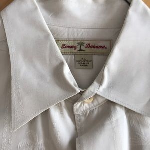 Cream colored men’s XL Tommy Bahama shirt
